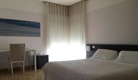 Vialeromadodici Rooms & Apartments