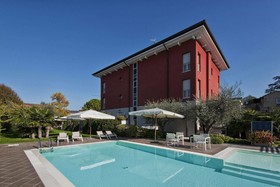 Vialeromadodici Rooms & Apartments