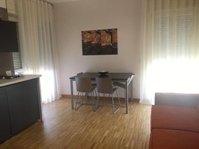 Vialeromadodici Rooms & Apartments