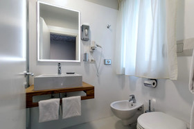 Hi Hotels Torbole Pool & Spa