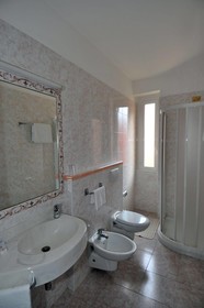 Cavour 30TRE - Hotel Moderno