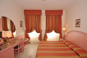 Cavour 30TRE - Hotel Moderno