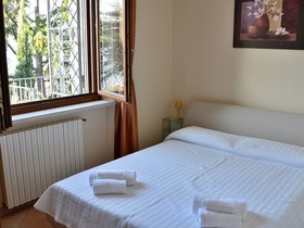 Villa Sybille With Pool And Lake View