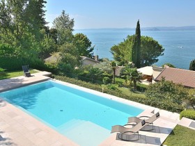 Villa Sybille With Pool And Lake View