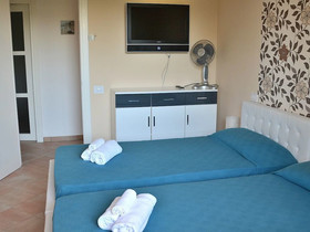 Villa Sybille With Pool And Lake View