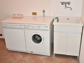 Villa Sybille With Pool And Lake View