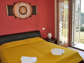 Villa Sybille With Pool And Lake View