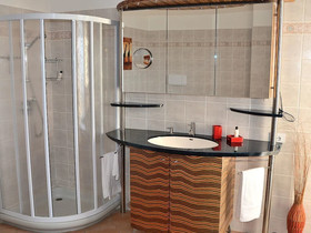 Villa Sybille With Pool And Lake View