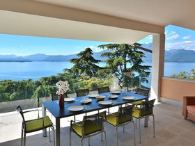 Villa Sybille With Pool And Lake View