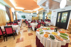 West Point Airport Hotel