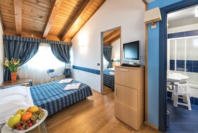 West Point Airport Hotel