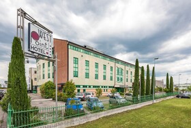 West Point Airport Hotel