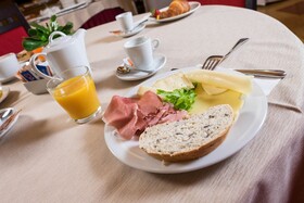 West Point Airport Hotel