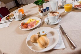 West Point Airport Hotel