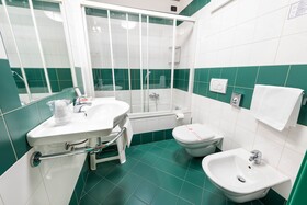 West Point Airport Hotel