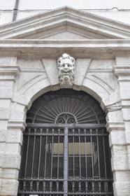 Al Mascaron Ridente