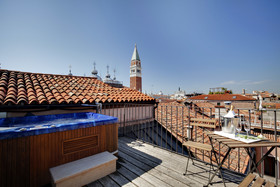 Dona Palace