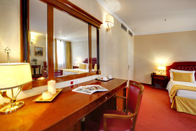 Dona Palace