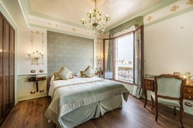 Hotel Monaco & Grand Canal