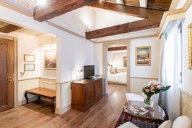 Hotel Monaco & Grand Canal