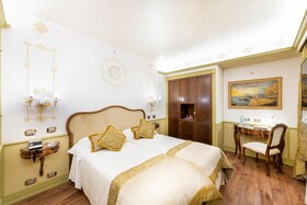 Hotel Monaco & Grand Canal