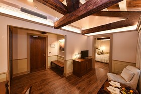 Hotel Monaco & Grand Canal