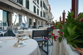 Hotel Monaco & Grand Canal