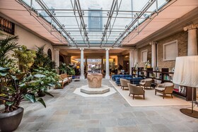 Hotel Monaco & Grand Canal