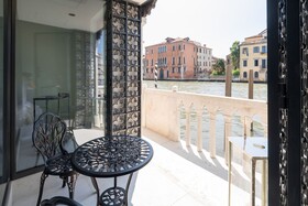 Maison Grand Canal View