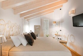 Boutique Room
