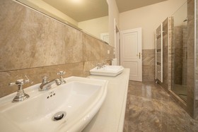 Lady Capulet Apartments