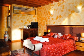 City Centre Rooms and Apartments