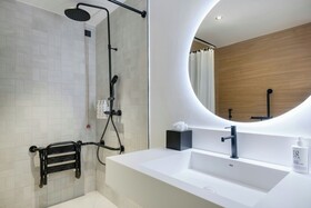 Moxy Verona
