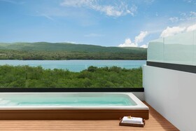 Excellence Oyster Bay