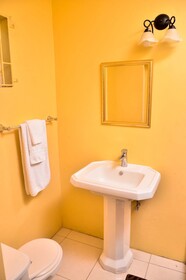 Kingston Sunset Guest Apartment