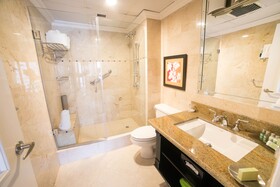 The Courtleigh Hotel & Suites