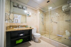The Courtleigh Hotel & Suites