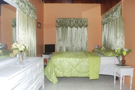 Enchanted Villas Inn