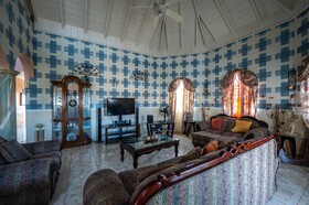Leela's Manor