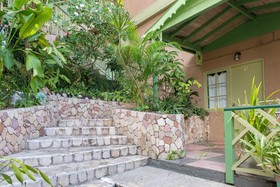 Rooms On The Hip Strip - Montego Bay