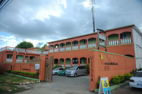 Rose Hall de Luxe