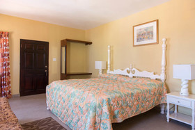 Rose Hall de Luxe