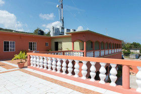 Rose Hall de Luxe