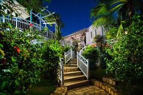 Round Hill Hotel & Villas