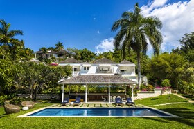 Round Hill Hotel & Villas