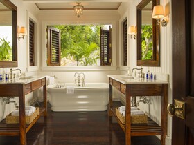 Round Hill Hotel & Villas