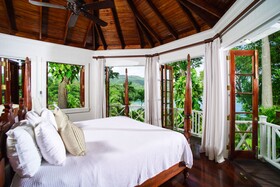 Round Hill Hotel & Villas
