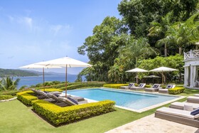 Round Hill Hotel & Villas
