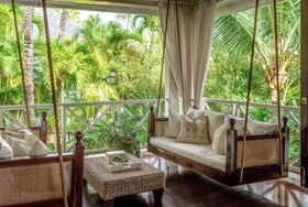 Round Hill Hotel & Villas