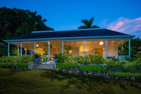 Round Hill Hotel & Villas